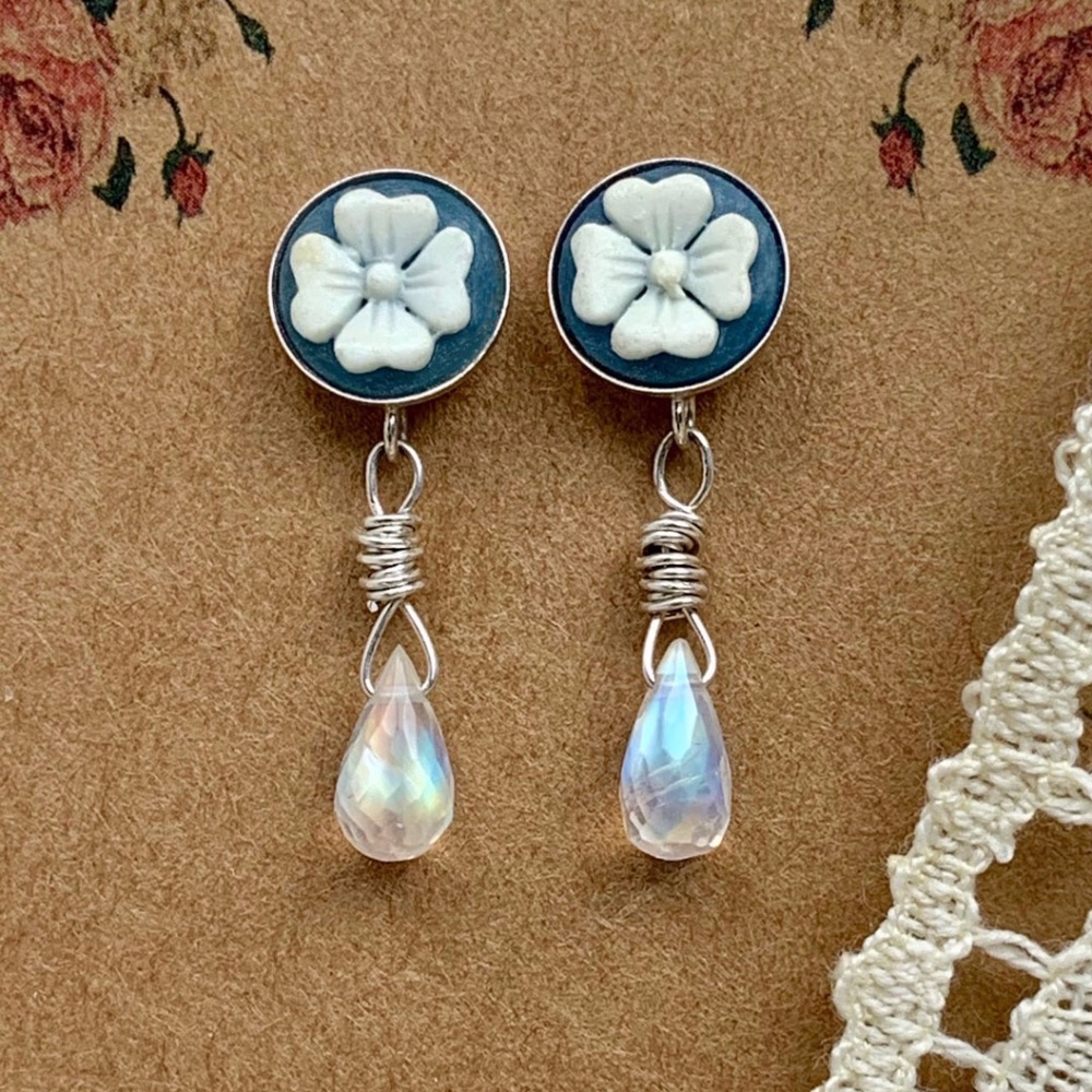 Sterling Silver Vintage White Floral Flower Cameo Rainbow Moonstone Earrings